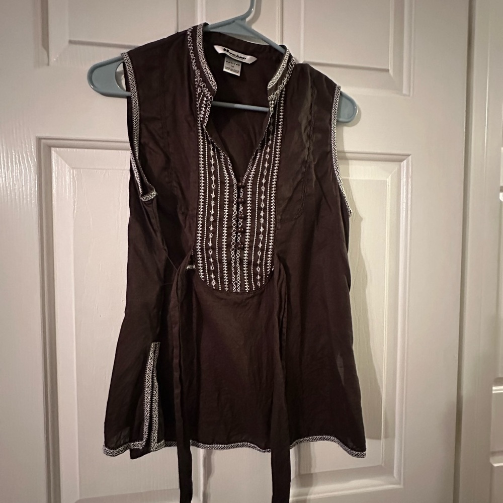 Brown Sleeveless Blouse with Tie Front and Mandarin Collar